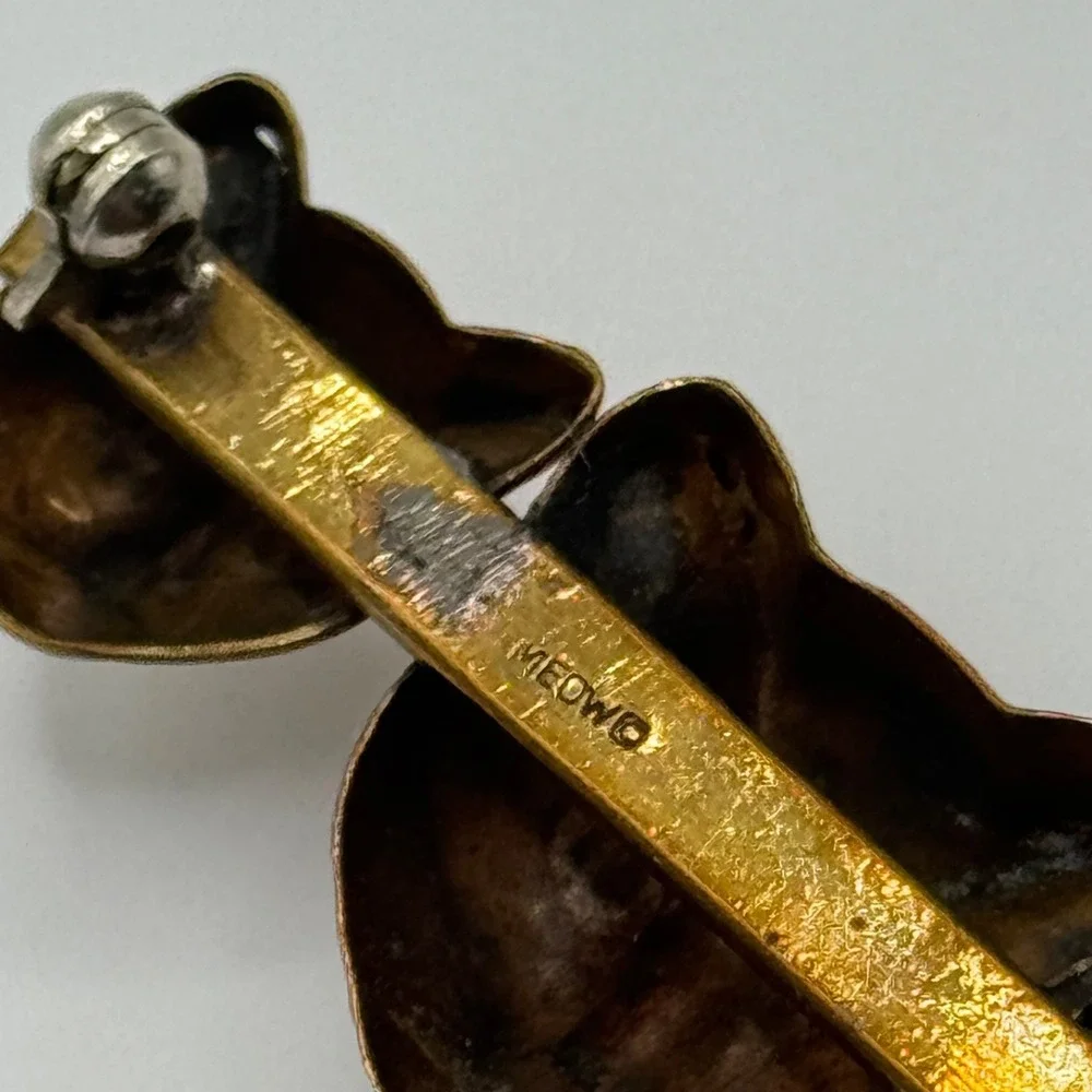 Vintage Meow Signed Cat Kitten Brooch Pin